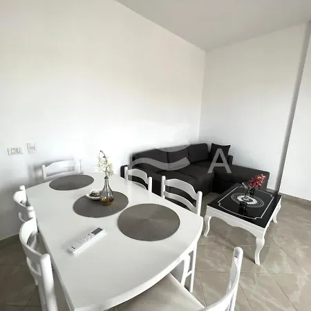 2 Bedrooms 120m2 Голем